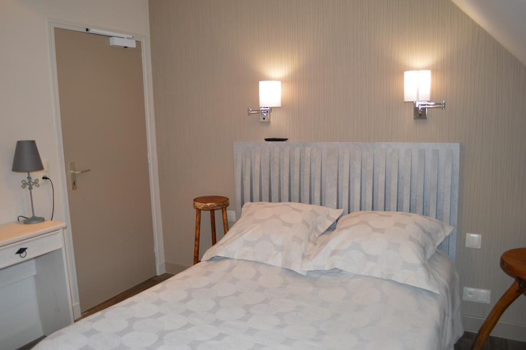 Hotel Restaurant Aux Genets D'Or Mandailles-Saint-Julien ภายนอก รูปภาพ