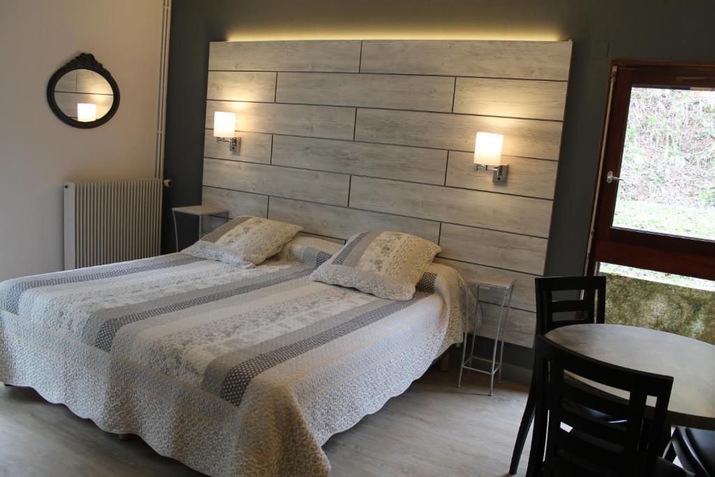 Hotel Restaurant Aux Genets D'Or Mandailles-Saint-Julien ห้อง รูปภาพ