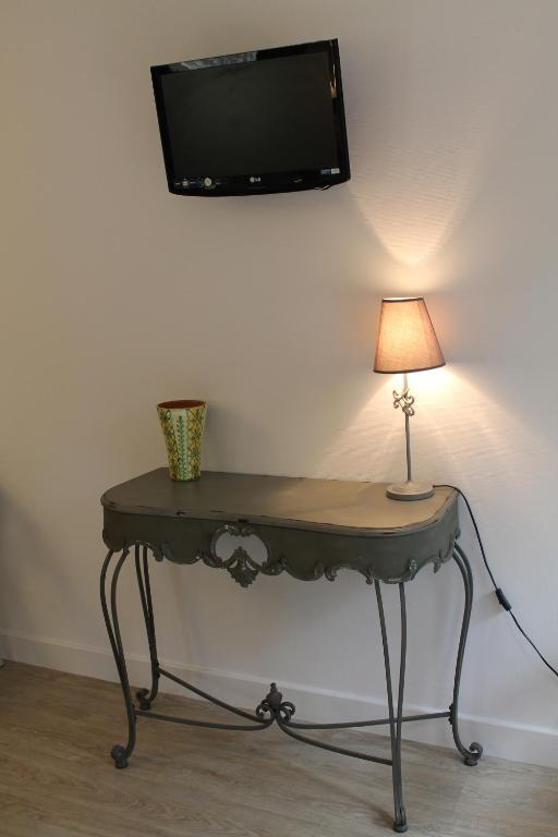 Hotel Restaurant Aux Genets D'Or Mandailles-Saint-Julien ภายนอก รูปภาพ