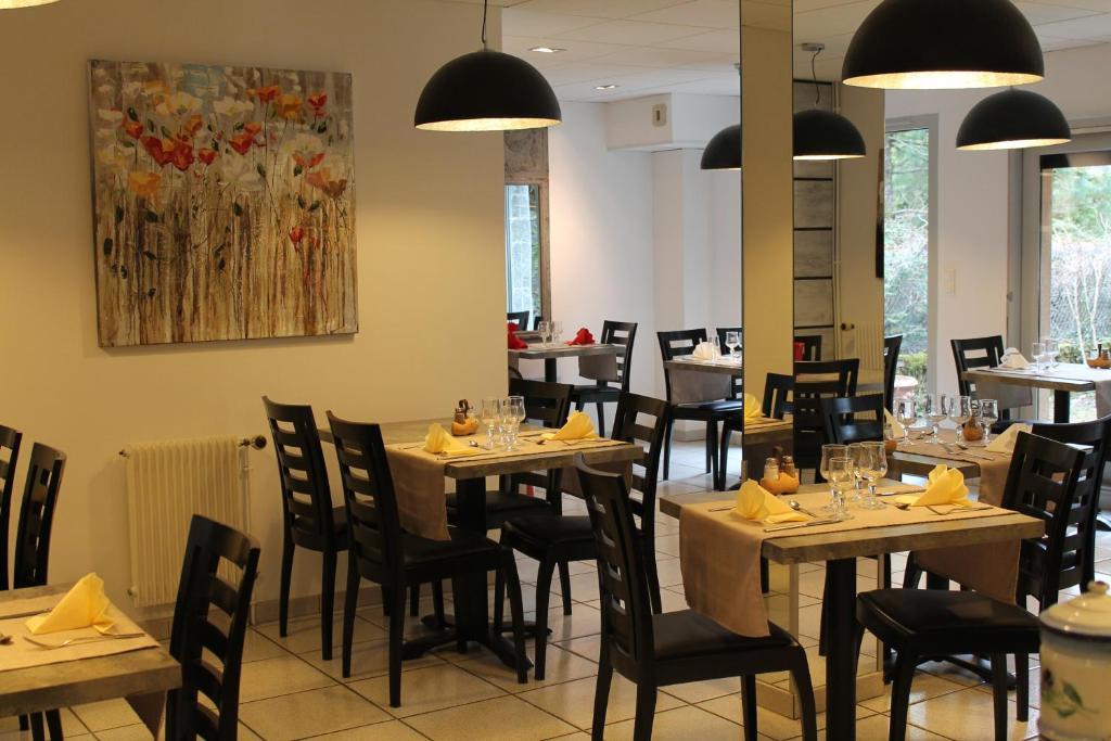 Hotel Restaurant Aux Genets D'Or Mandailles-Saint-Julien ภายนอก รูปภาพ