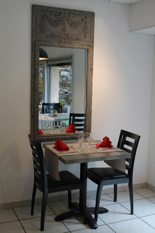 Hotel Restaurant Aux Genets D'Or Mandailles-Saint-Julien ภายนอก รูปภาพ